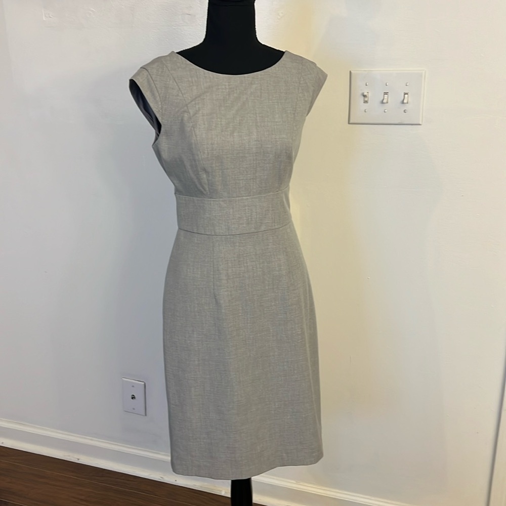 The Limited Elegant Viscose and Spandex Fitted Waist Midi Dress, Sz. 2.